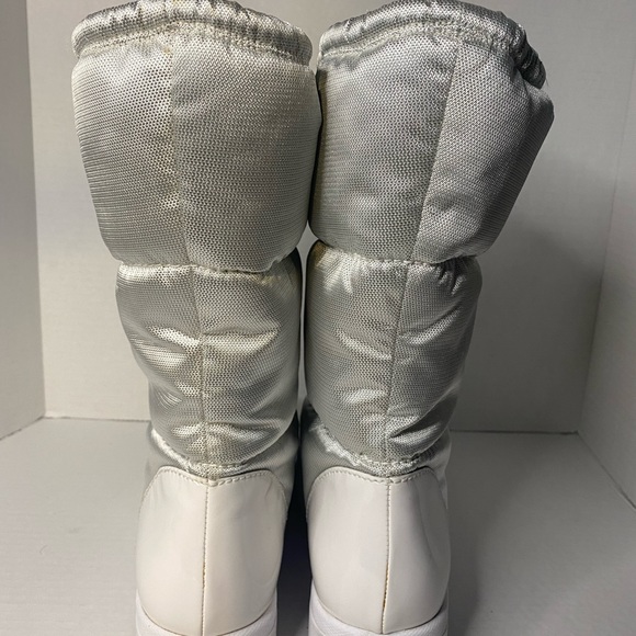 Cole Haan white and silver walking boot mid calf with rubber bottom - Picture 5 of 7